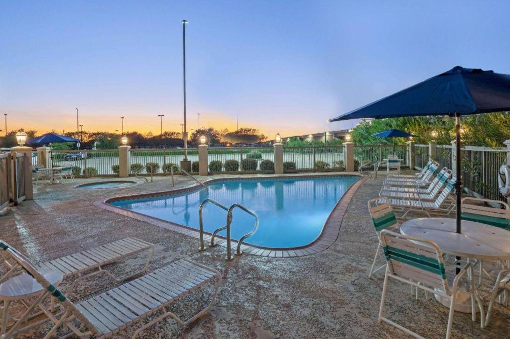 Sonesta Essential Houston Westchase Hotel Екстериор снимка